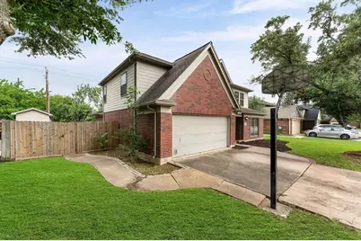 10822 Spruce Drive S, La Porte, TX 77571 - Photo 5