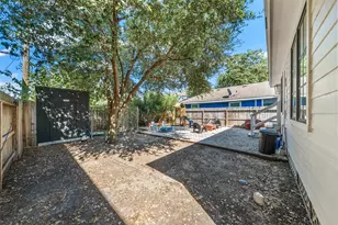 805 E 36th St, Houston, TX 77022 - Photo 25