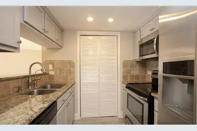 3525 Sage Road #1701, Houston, TX 77056 - Photo 7
