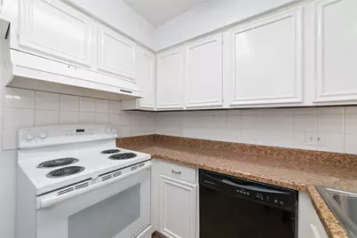 889 Wax Myrtle Lane, Houston, TX 77079 - Photo 13