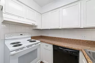 889 Wax Myrtle Ln, Houston, TX 77079 - Photo 13