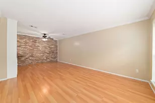 889 Wax Myrtle Ln, Houston, TX 77079 - Photo 5