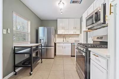 108 Bonita Avenue, Galveston, TX 77550 - Photo 9