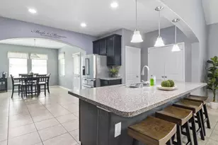 2148 Colonial St, Alvin, TX 77511 - Photo 9