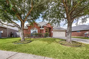 3012 Kings Isle Ln, Dickinson, TX 77539 - Photo 5