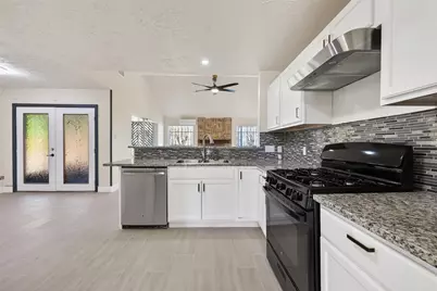 7534 Eight Willows, Missouri City, TX 77489 - Photo 13