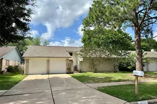 16007 Mill Point Dr, Houston, TX 77059 - Photo 3