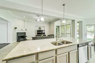 170 Hearthshire Cir, The Woodlands, TX 77354 - Photo 13