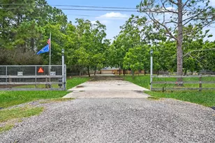 142 Happy Hollow St, Alvin, TX 77511 - Photo 41