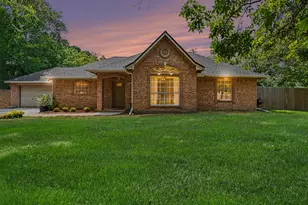 142 Happy Hollow St, Alvin, TX 77511 - Photo 3