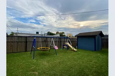 221 E Defee Avenue, Baytown, TX 77520 - Photo 35