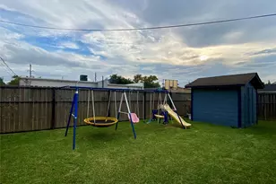 221 E Defee Ave, Baytown, TX 77520 - Photo 35