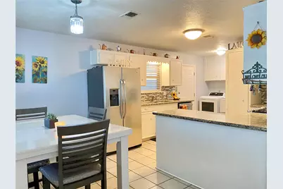 221 E Defee Avenue, Baytown, TX 77520 - Photo 7