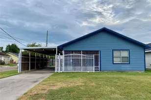 221 E Defee Ave, Baytown, TX 77520 - Photo 3