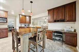 10900 Spruce Dr S, La Porte, TX 77571 - Photo 9