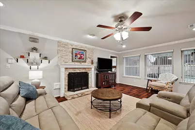 10900 Spruce Drive S, La Porte, TX 77571 - Photo 11