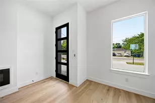 9102 Coffee St, Houston, TX 77033 - Photo 7