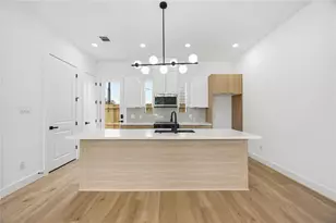 9102 Coffee St, Houston, TX 77033 - Photo 9