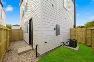 9102 Coffee St, Houston, TX 77033 - Photo 25