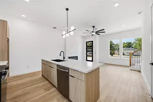9102 Coffee St, Houston, TX 77033 - Photo 11