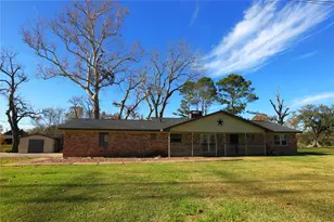 113 Old Angleton Rd, Lake Jackson, TX 77566 - Photo 1