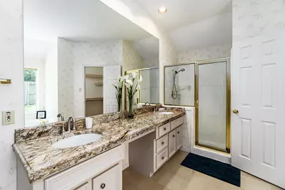 15406 Greenleaf Lane, Houston, TX 77062 - Photo 9
