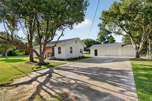 3577 9th St, Nederland, TX 77705 - Photo 3