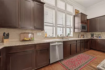 3217 Maxroy Street, Houston, TX 77008 - Photo 9