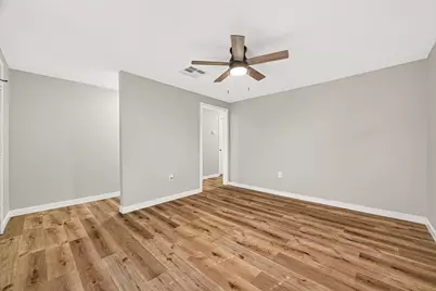 111 N 4th Street, La Porte, TX 77571 - Photo 11
