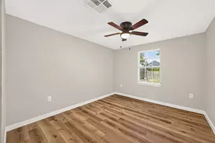 111 N 4th St, La Porte, TX 77571 - Photo 17