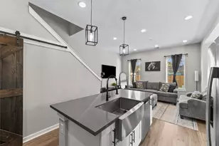 6704 Parker Grv Ln, Houston, TX 77076 - Photo 9