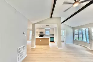 9010 Roos Rd, Houston, TX 77036 - Photo 17