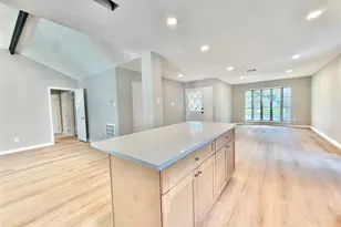 9010 Roos Rd, Houston, TX 77036 - Photo 13