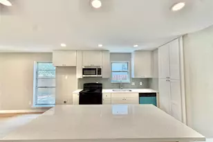 9010 Roos Rd, Houston, TX 77036 - Photo 11