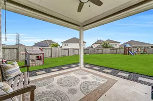 305 Bordeaux Ct, Alvin, TX 77511 - Photo 23