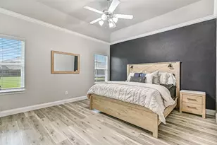 305 Bordeaux Ct, Alvin, TX 77511 - Photo 17