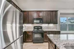 305 Bordeaux Ct, Alvin, TX 77511 - Photo 7