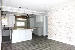 2227 10th St, Port Neches, TX 77651 - Photo 3