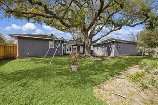 403 Blue Willow Dr, Houston, TX 77042 - Photo 23