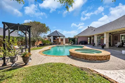 6700 Plantation Drive, Baytown, TX 77523 - Photo 9