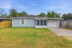1611 Ave C, Nederland, TX 77627 - Photo 1