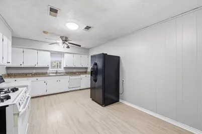 1611 Avenue C, Nederland, TX 77627 - Photo 5