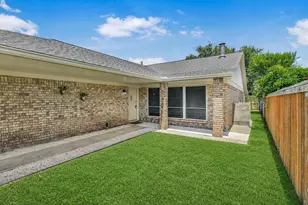 22 Cozumel Cir, Galveston, TX 77554 - Photo 3