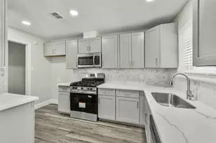 22 Cozumel Cir, Galveston, TX 77554 - Photo 9