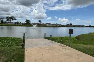 101 Woodshore Xing, Clute, TX 77531 - Photo 7