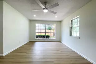 7021 Smith Dr, Hitchcock, TX 77563 - Photo 7