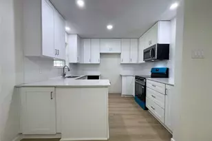 7021 Smith Dr, Hitchcock, TX 77563 - Photo 9