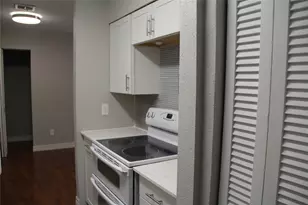 9303 Pagewood Ln, Houston, TX 77063 - Photo 11