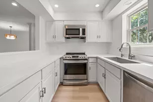 12966 Trail Hollow Dr, Houston, TX 77079 - Photo 9