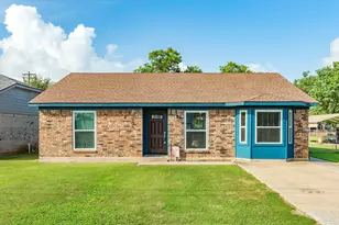 2118 Avenue D, Danbury, TX 77534 - Photo 1